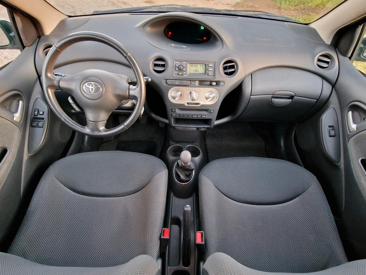 Toyota Yaris 1.0i 16V 5p