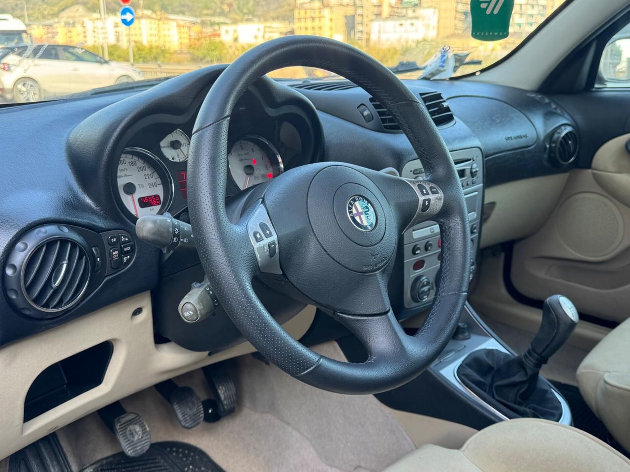 Alfa Romeo 147 1.6 16V TS 5P. Distinctive 45.000km