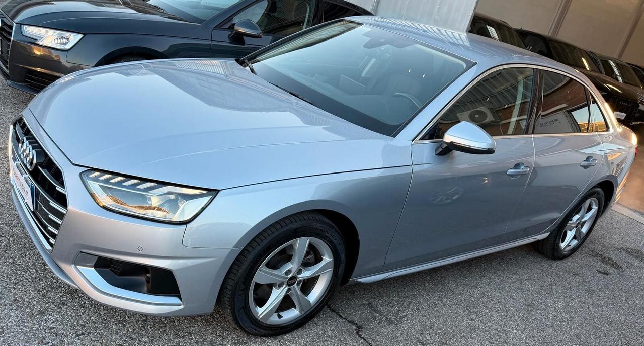 Audi A4 30 TDI/136 CV S tronic Advanced FARI MATRIX