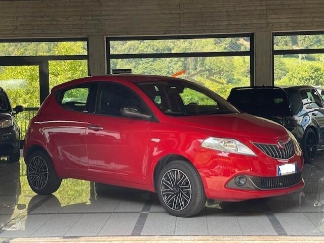 Lancia Ypsilon 1.0 FireFly 5 porte S&S Hybrid Silver
