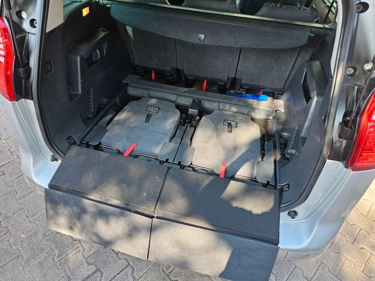 Peugeot 5008 1.6 Diesel Allure 7 Posti – Tetto Panoramico – Navigatore – KM CERTIFICATI
