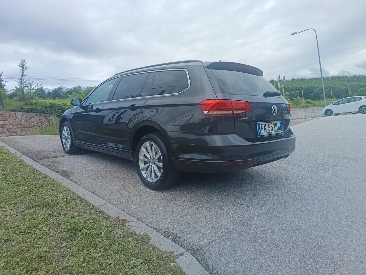 Volkswagen Passat Variant 1.6 TDI SCR DSG Business BMT