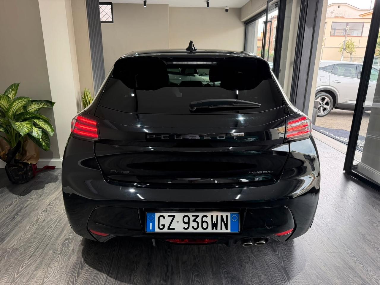 Peugeot 208 Hybrid 145 e-DCS6 GT LINE FULL BLACK