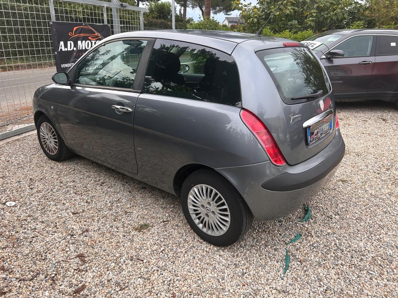 Lancia Ypsilon 1.2 16V Platino