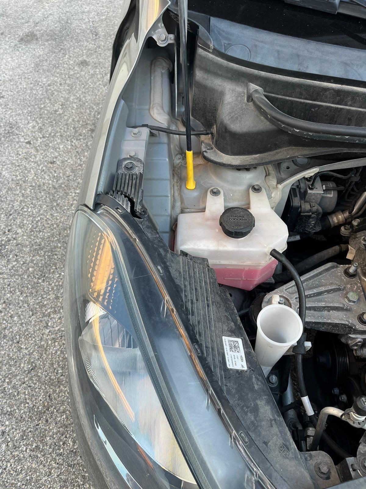 Pacchetto 2 auto incidentate : AYGO X - Hyundai I10