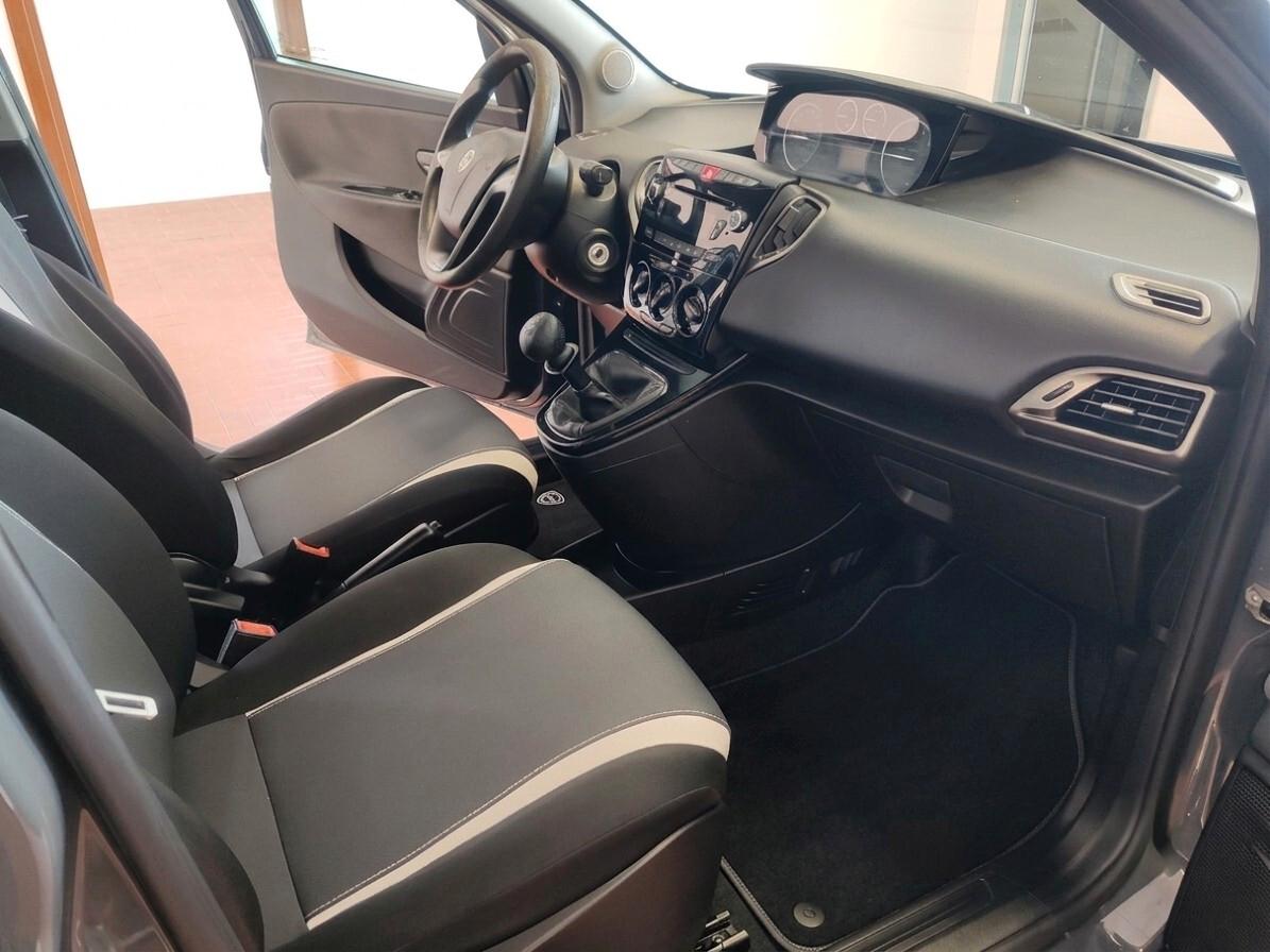 Lancia Ypsilon 0.9 TwinAir 85 CV 5 porte Metano