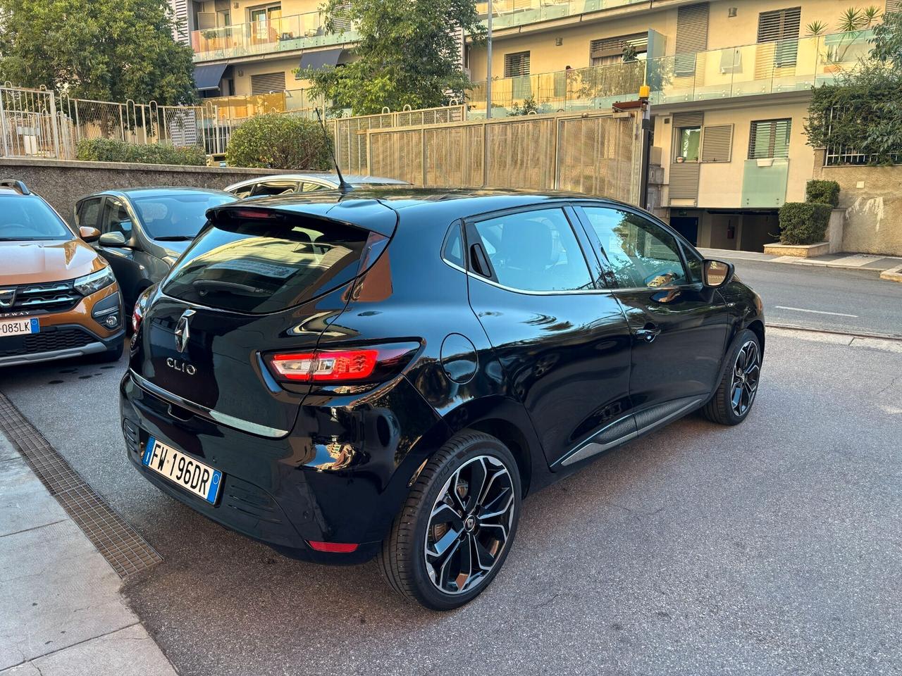 Renault Clio TCe 12V 90 CV 5 porte Moschino Intens PREZZO REALE