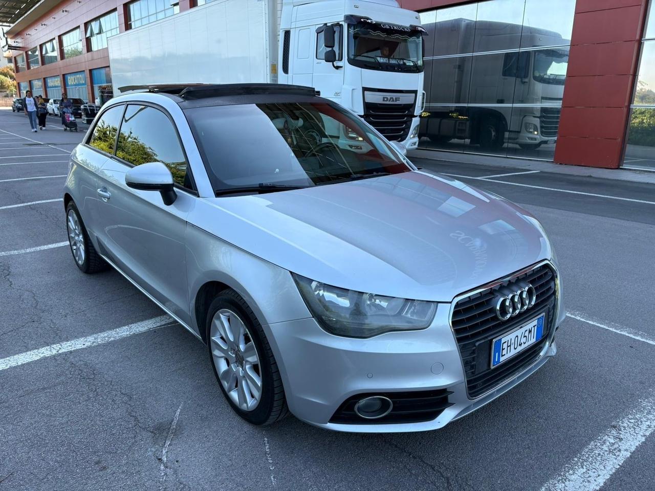 Audi A1 1.6 TDI 105 CV Attraction 281.000 KM TETTUCCIO APRIBILE