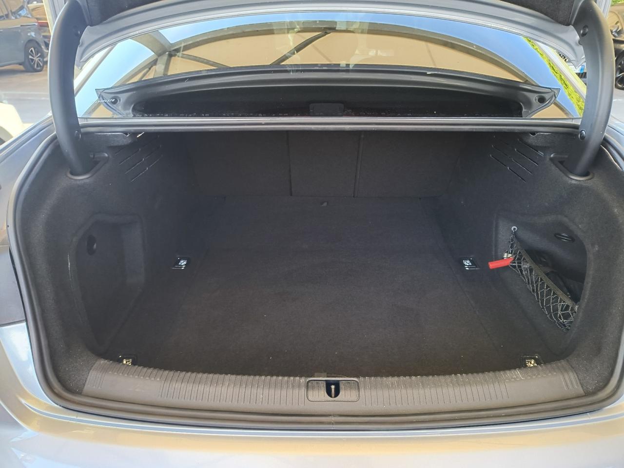 AUDI A4 V - A4 35 2.0 tdi mhev Business Advanced 163cv s-tronic