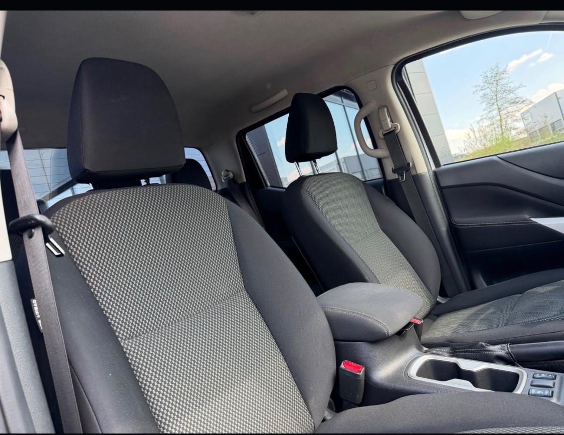 Nissan Navara 2.3 dCi 190 CV 7AT 4WD Double Cab N-Connecta