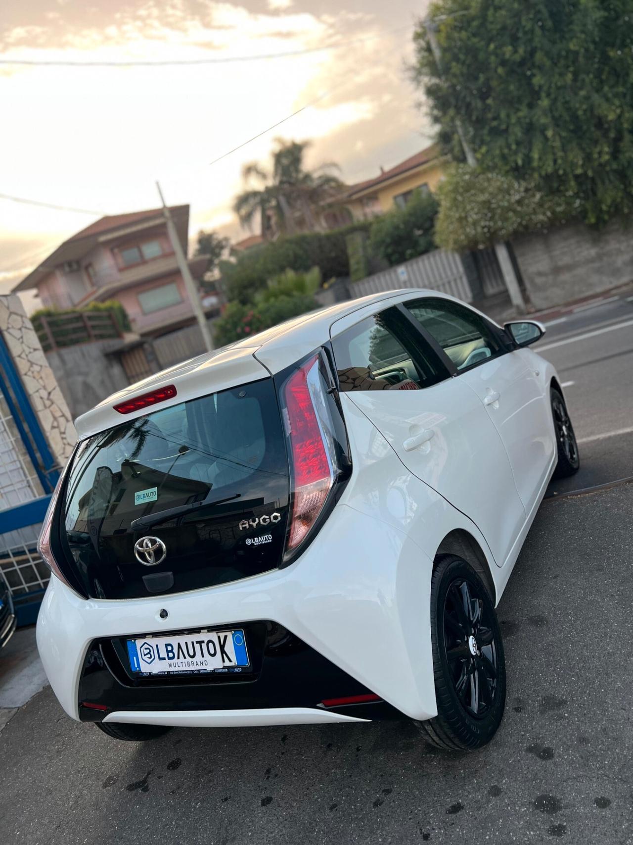 Toyota Aygo 1.0 VVT-i 69 CV 5 porte x-wave MMT
