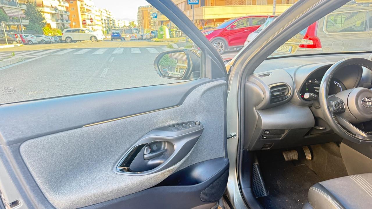 Toyota Yaris Cross 1.5 Hybrid 5p. E-CVT AWD-i Lounge LED NAVI KAMERA CLIMA AUTOMATICO CERCHI 17 PDC