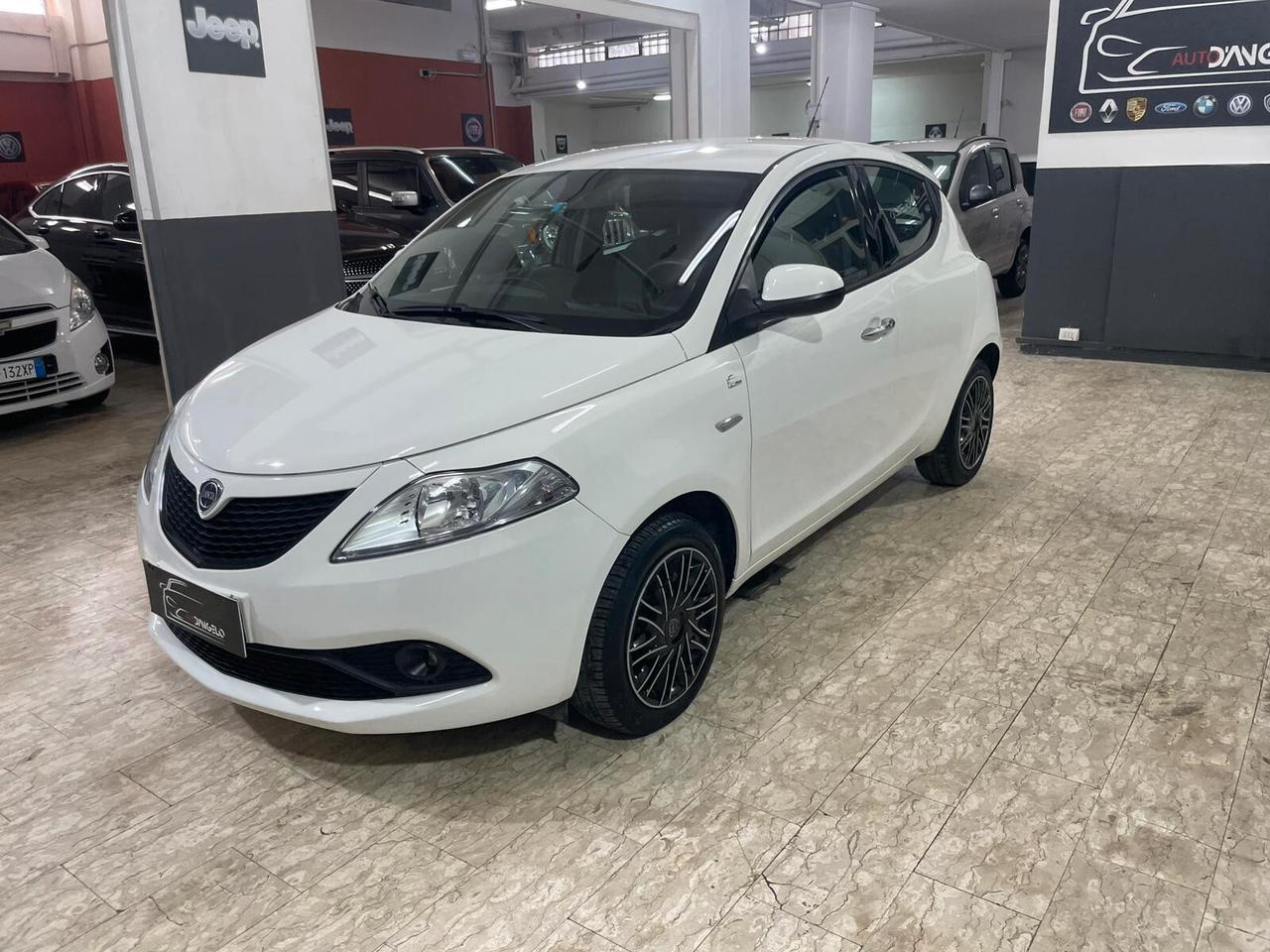 Lancia Ypsilon 1.2 69 CV 5 porte S&S Gold