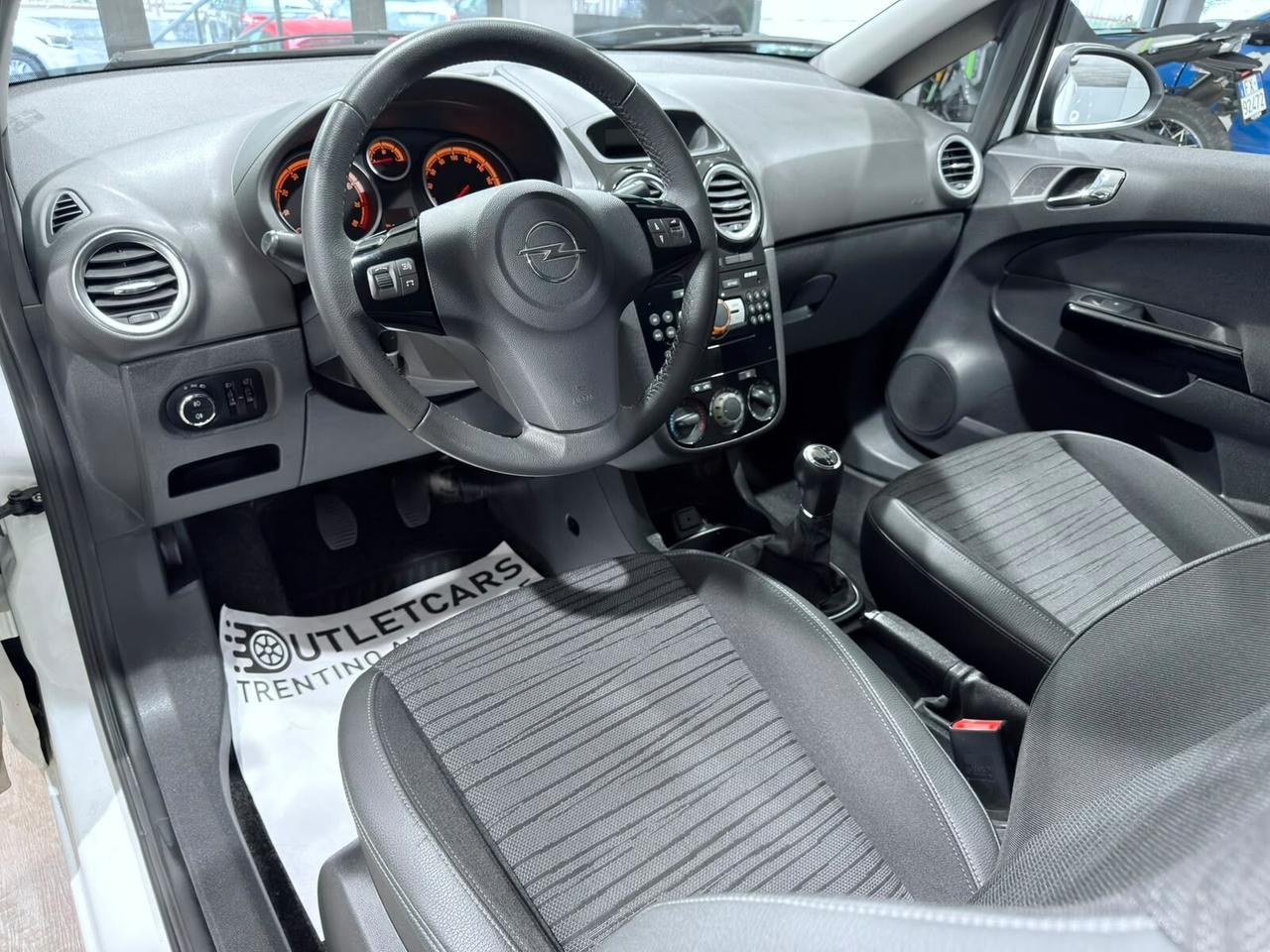 OPEL CORSA 1.2 86cv 110.000km 2014 NEOPATENTATI