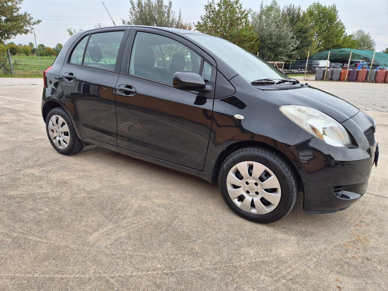 Toyota Yaris 1.0 5 porte
