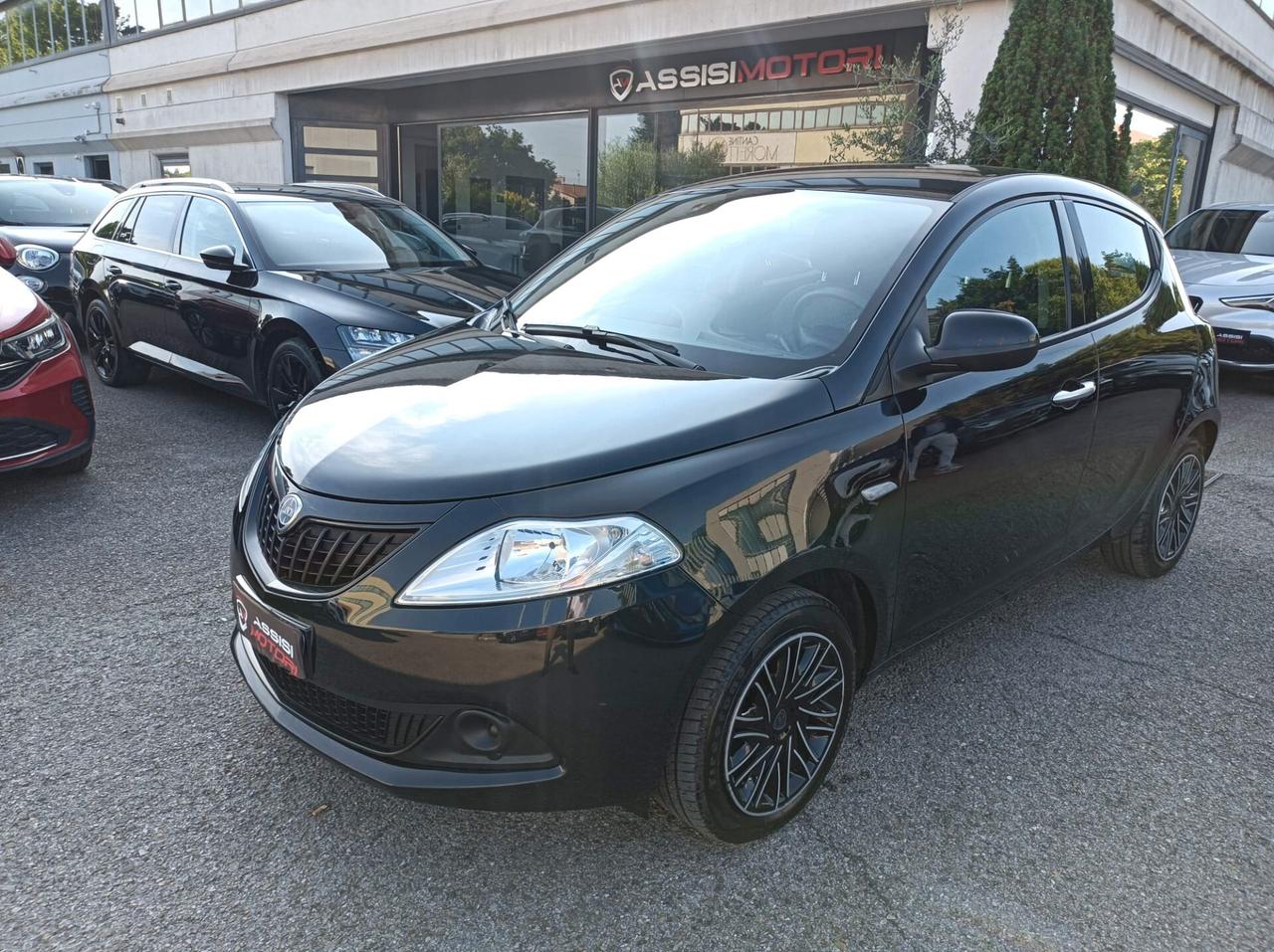 Lancia Ypsilon 1.0 FireFly 5 porte S&S Hybrid Silver