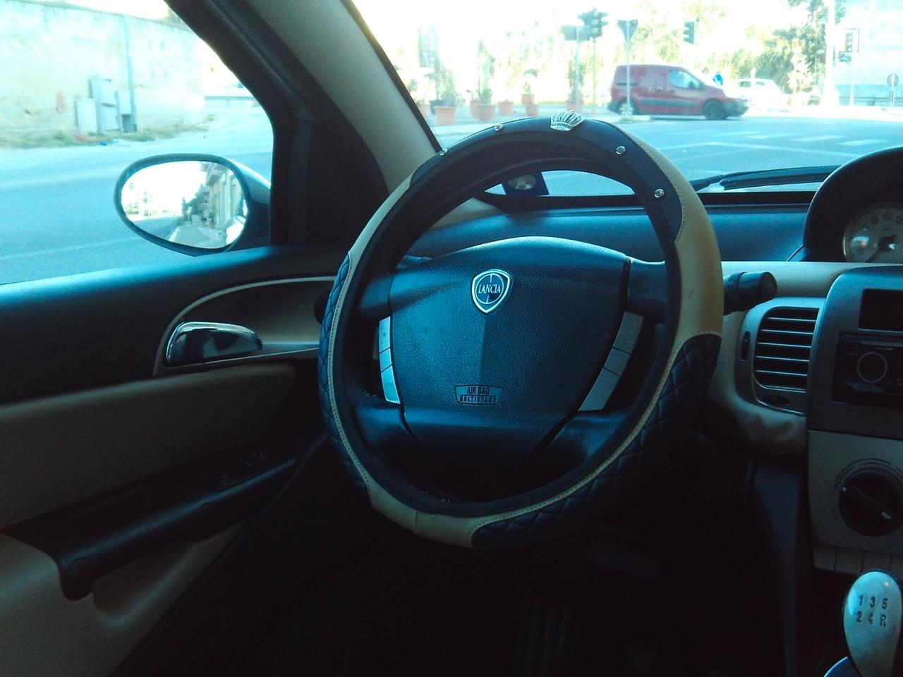 Lancia Ypsilon 1.3 MJT 75 CV Platino