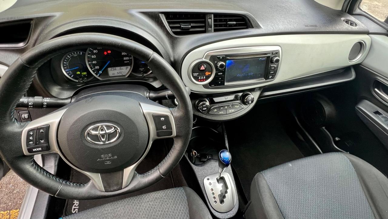 Toyota Yaris Hybrid Cambio Automatico