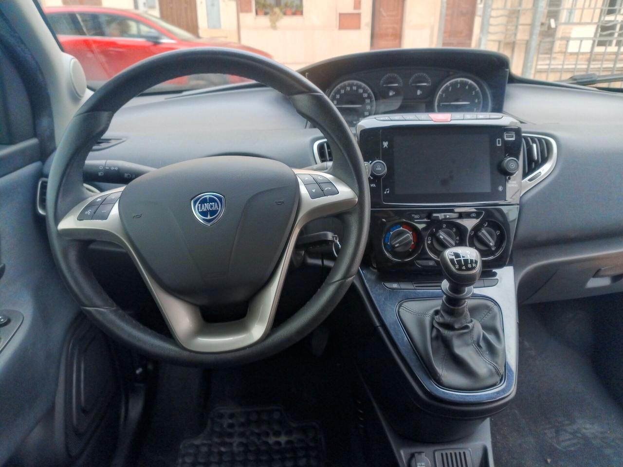 Lancia Ypsilon 1.0 FireFly 5 porte S&S Hybrid Gold