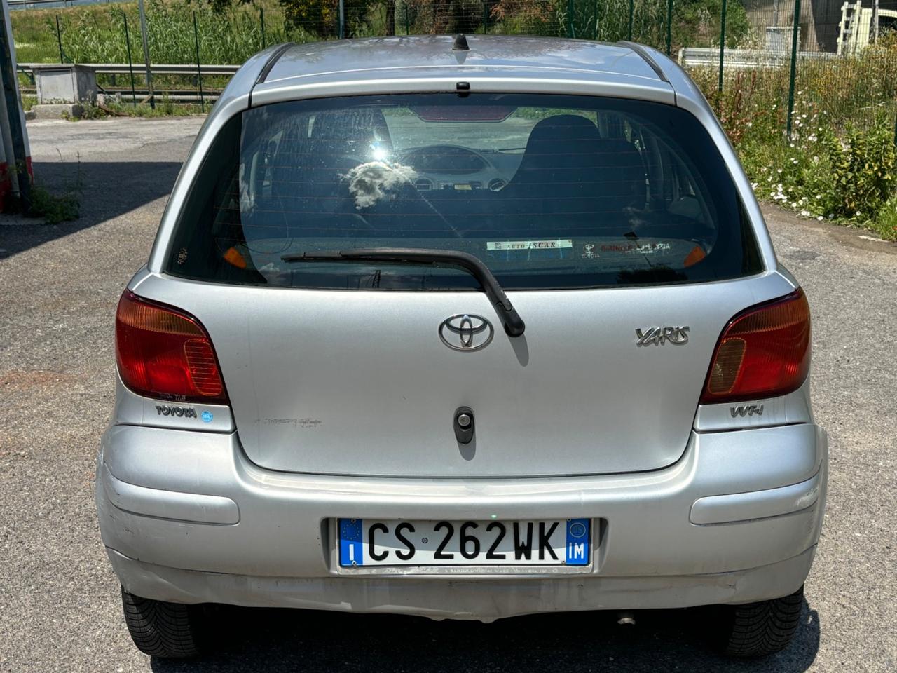 Toyota Yaris 1.0 5 porte a detta per neoptentati