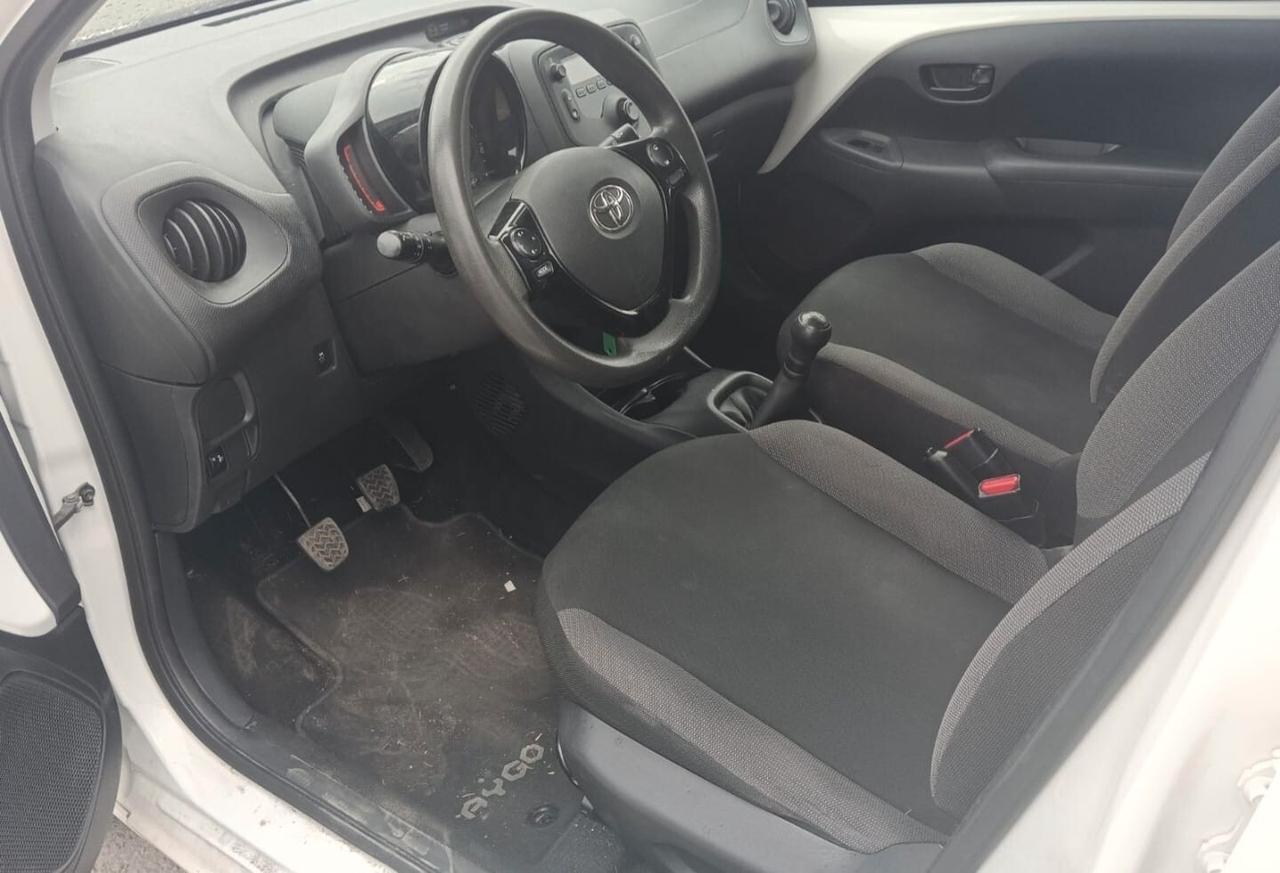 Toyota Aygo Connect 1.0 VVT-i 72 CV 5 porte x-fun