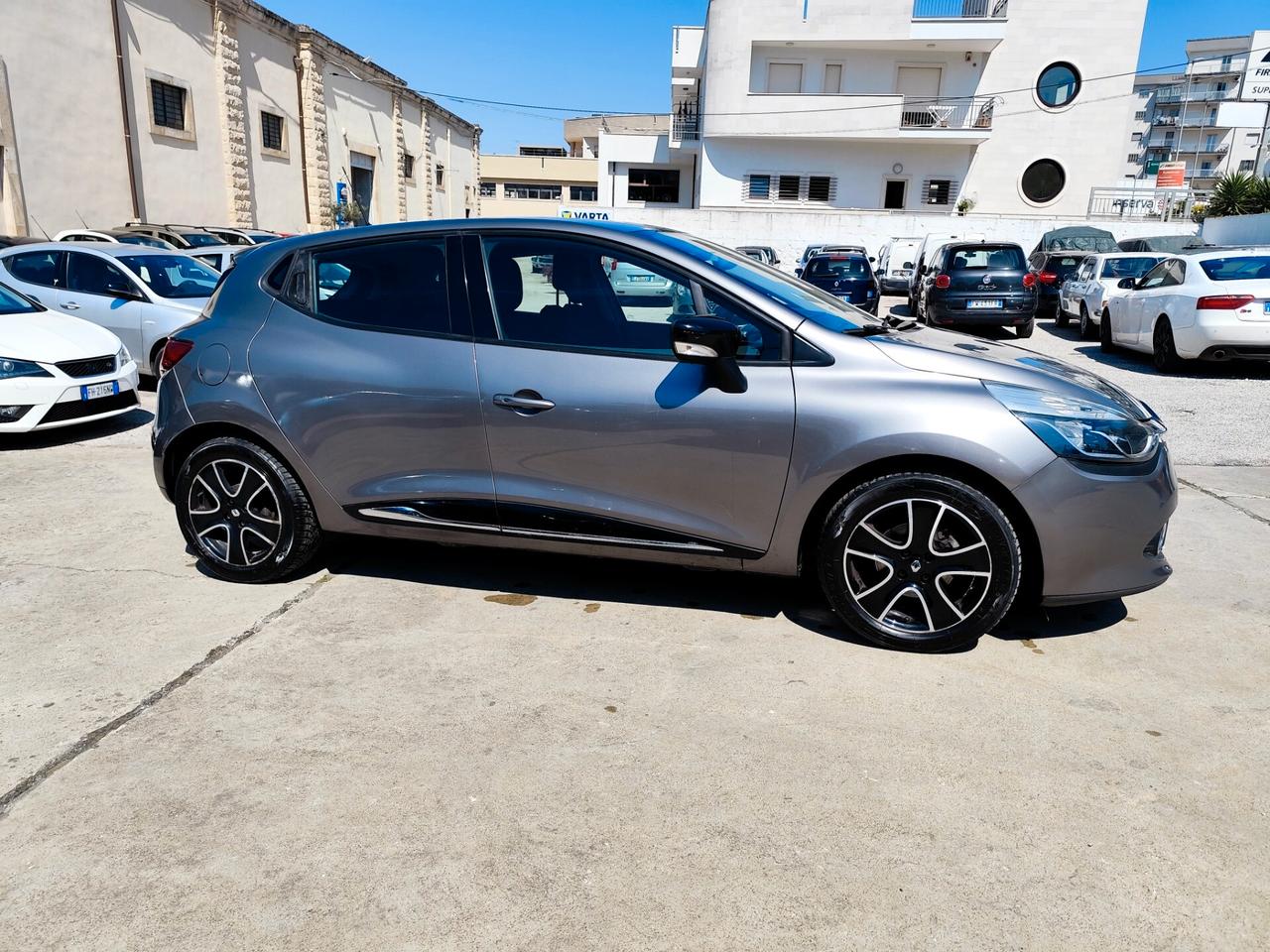 Renault Clio 1.2 75CV 5 porte Costume National