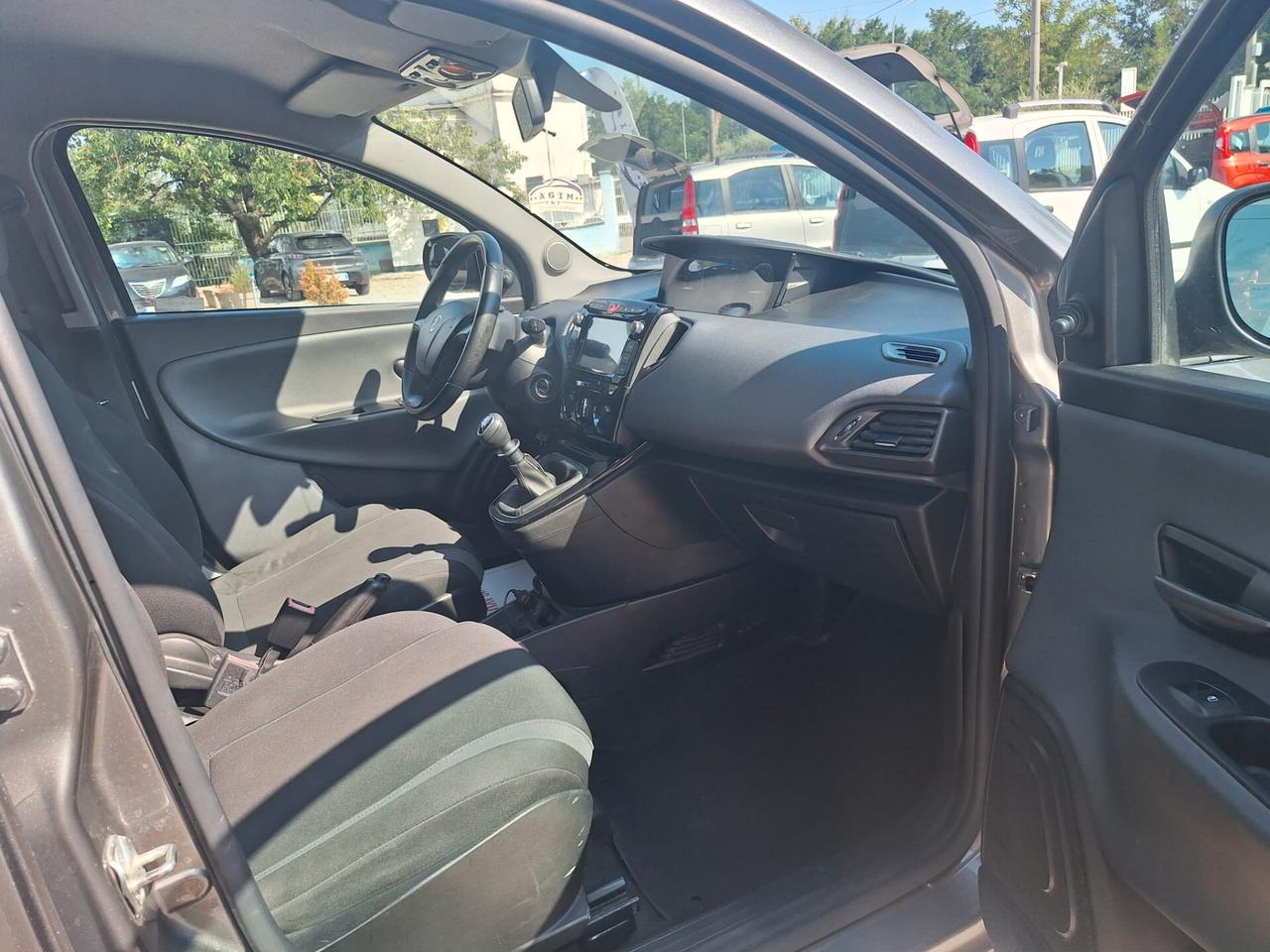 Lancia Ypsilon 1.2 69 CV 5 porte GPL Ecochic Platinum