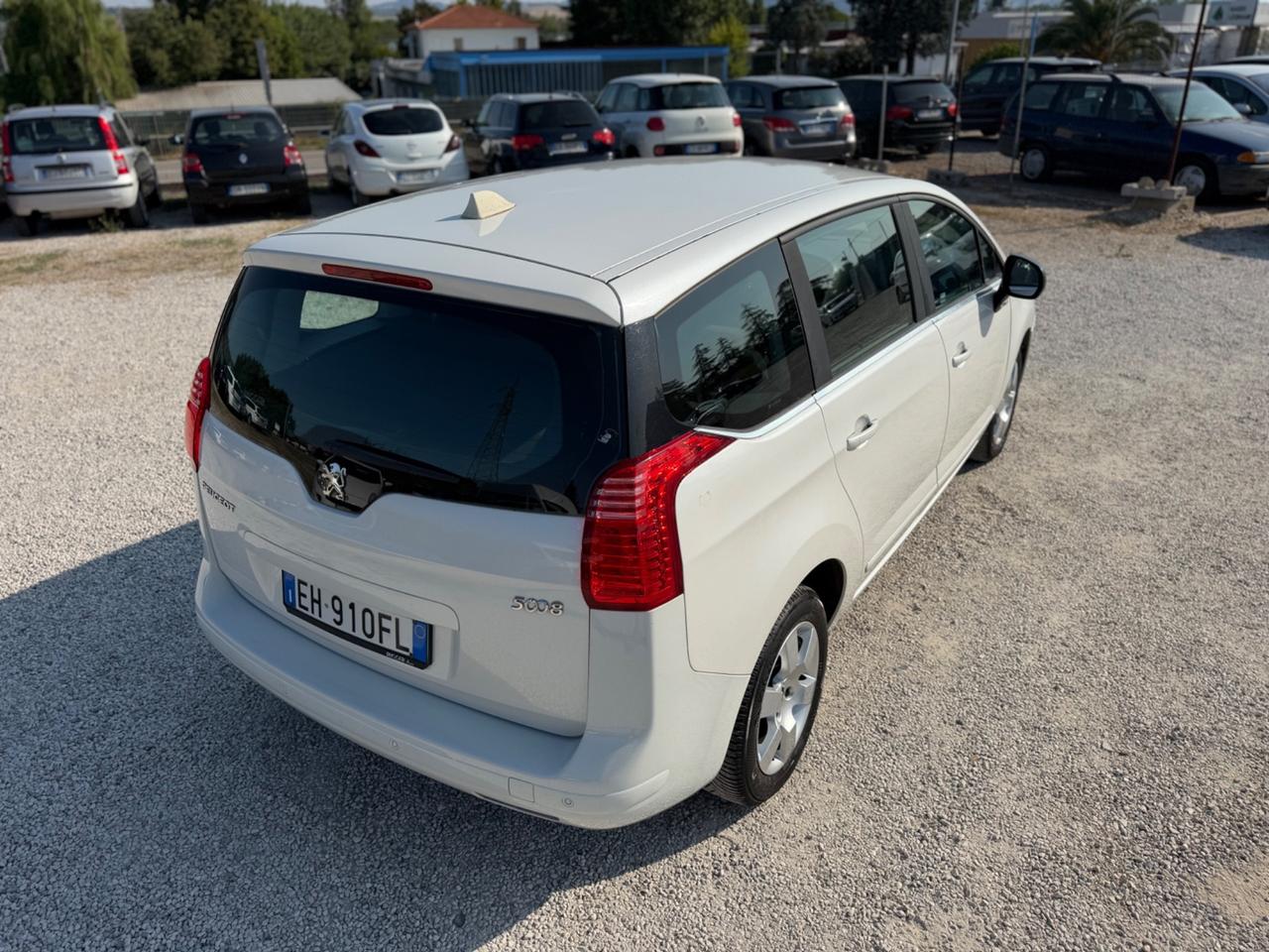 Peugeot 5008 1.6 e-HDi 112CV Stop&Start cambio robotizzato Tecno