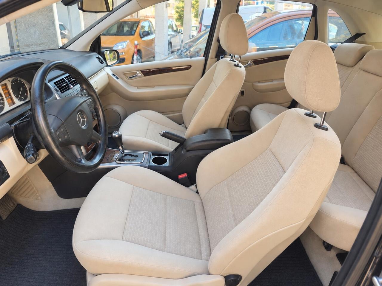 Mercedes-benz B 200 CDI SportMercedes-Benz B 200 CDI Premium Automatica – 140 CV – € 2.890Cambio automatico – 178.000 km – Doppie chiavi – Garanzia 12 mesi