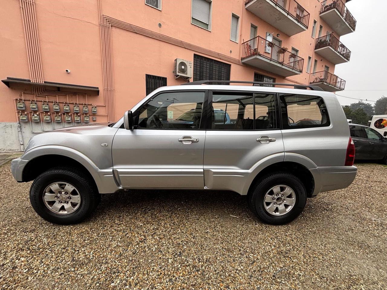 Mitsubishi Pajero 3.2 16V DI-D 5p. 7 posti gancio