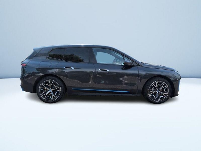 BMW iX XDRIVE40 PACCHETTO SPORTIVO