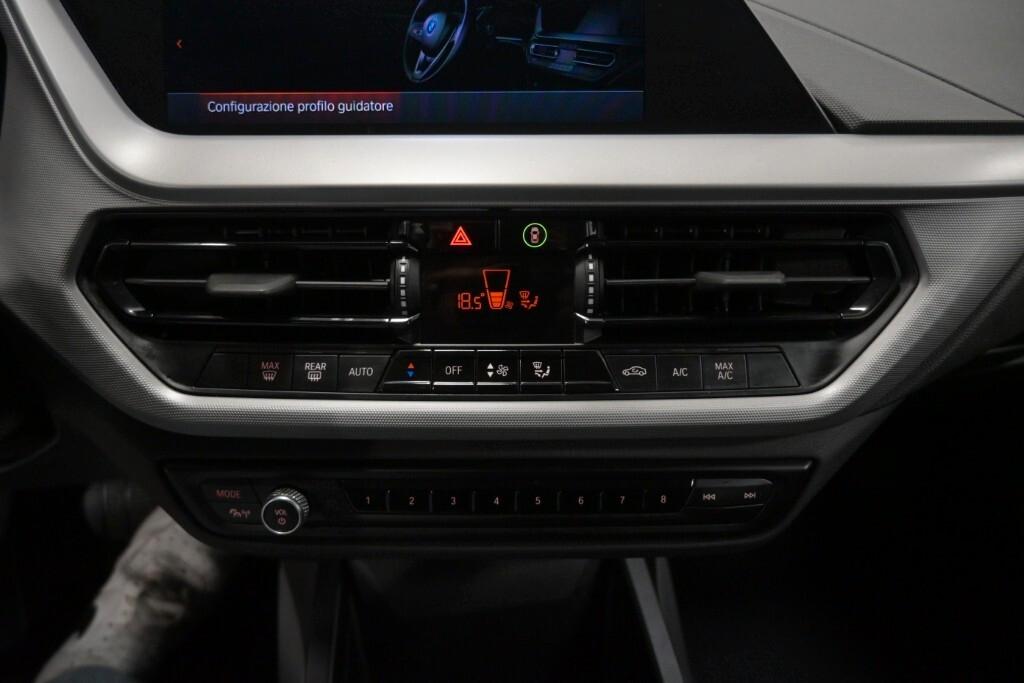 BMW 116D 115CV STEPTRONIC BUSINESS ADVANTAGE ( FARI LED - BMW DIGITAL COCKPIT - NAVI - MIRROR - PDC )