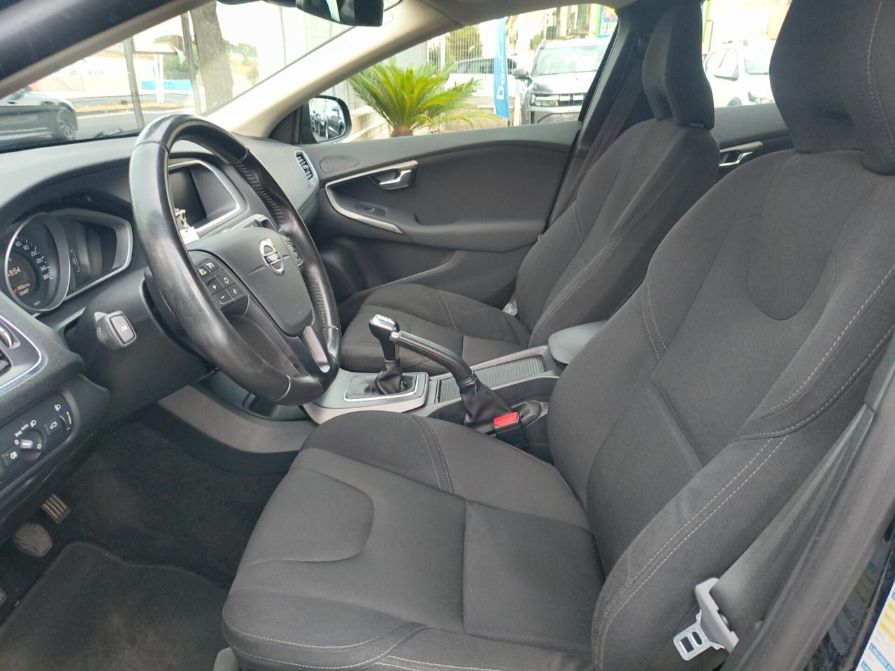 VOLVO V40 2.0 DIESEL SOLO 130.000 KM ANNO 2015