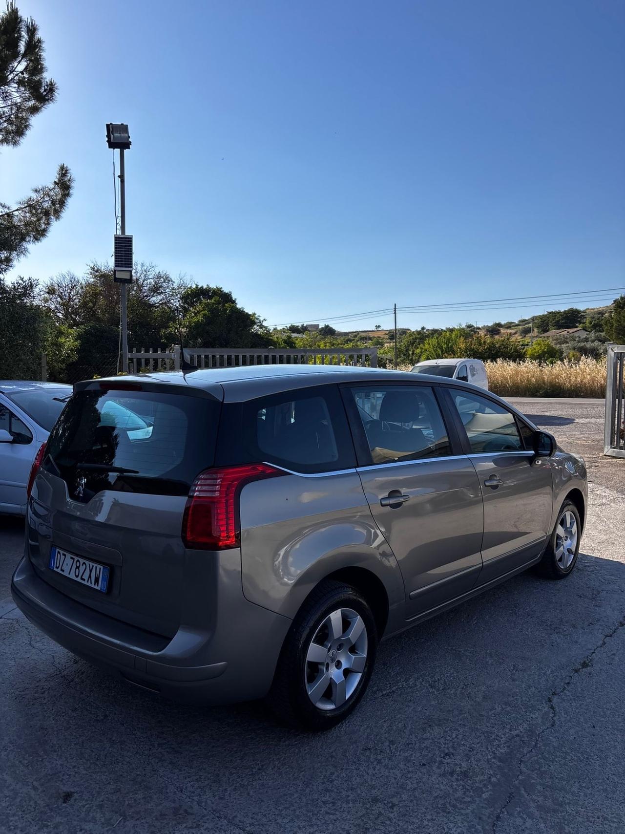 Peugeot 5008 2.0 HDi 150CV Business