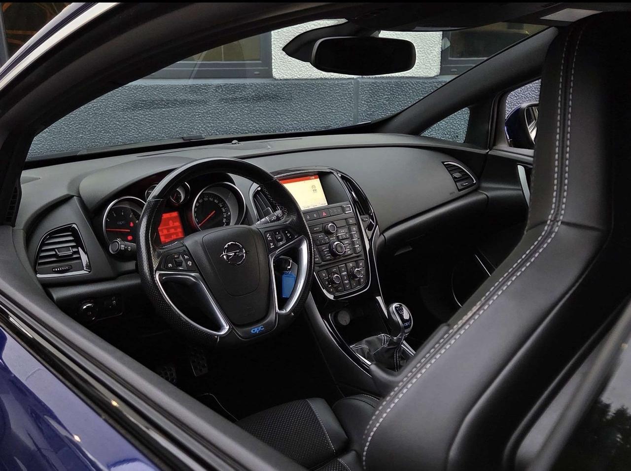 Opel Astra GTC 2.0 Turbo 280CV S&S 3p. OPC