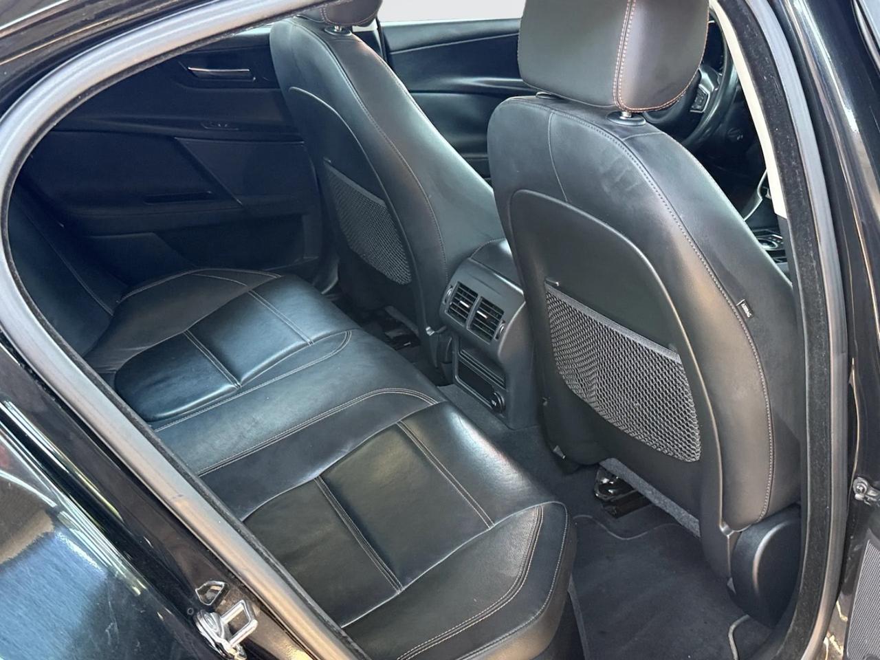 JAGUAR XE*2.0*180 CV*R-LINE*
