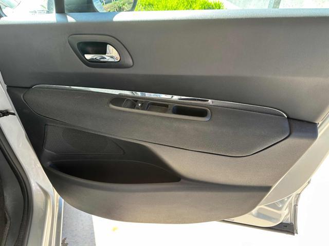 PEUGEOT 5008 1.6 HDi 115CV Business 7 POSTI FARI FENDINEBBIA