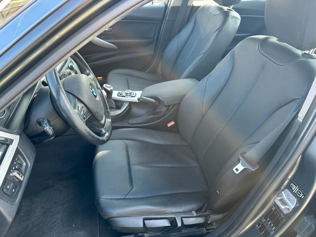 BMW 320 D*BERLINA*LUXURY*NAVI*PELLE*PDC*BLUETOOTH*