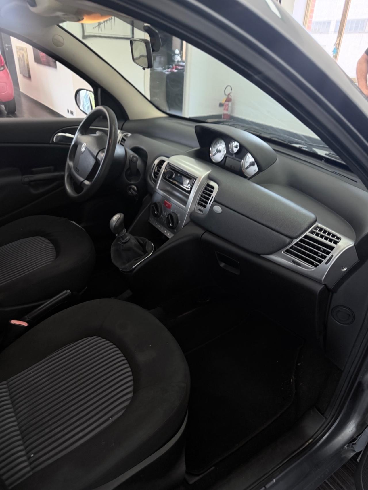 Lancia Ypsilon 1.2 Argento ok neopatentati