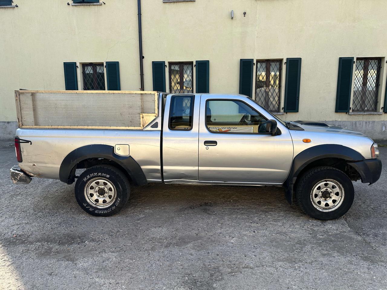 Nissan NP300 2.5 tdi 2p. King Cab Premium - 4x4