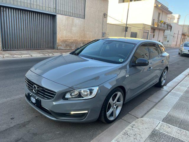 VOLVO V60 2.0 D3 R-design