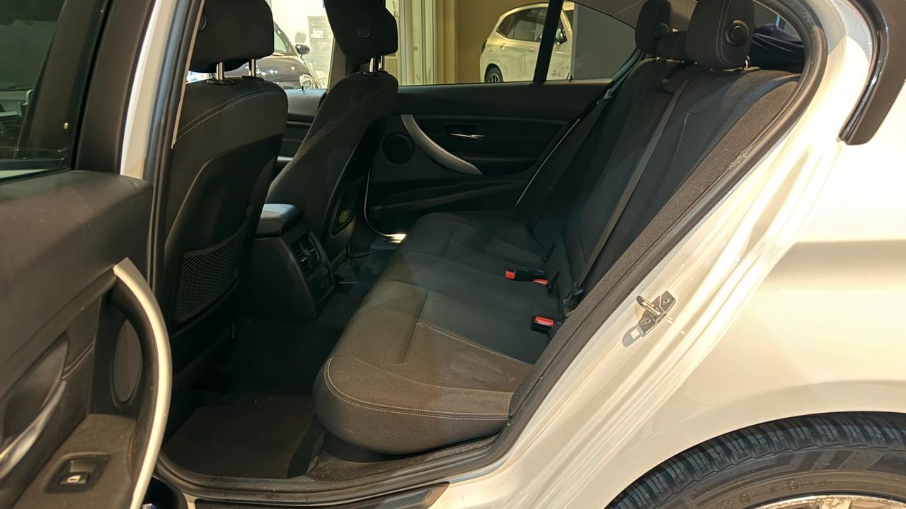BMW 318d Sport 2.0 150cv manuale - 2013