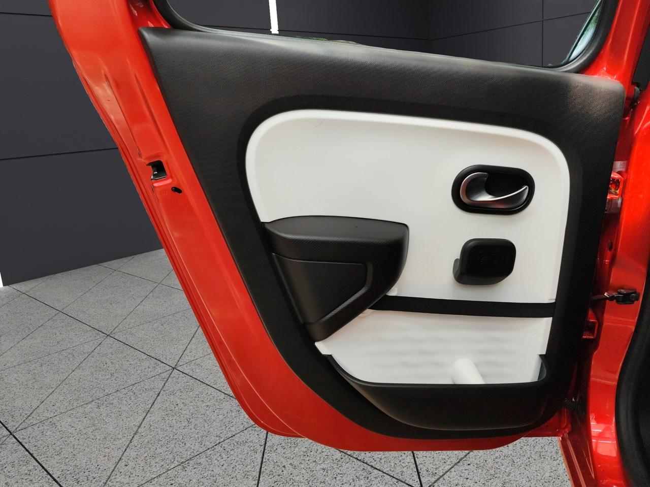 RENAULT Twingo 3ª serie Twingo SCe EDC La Pari...