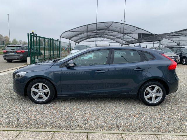 VOLVO V40 D2