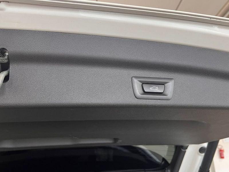 BMW X1 U11 sdrive18d X-Line auto