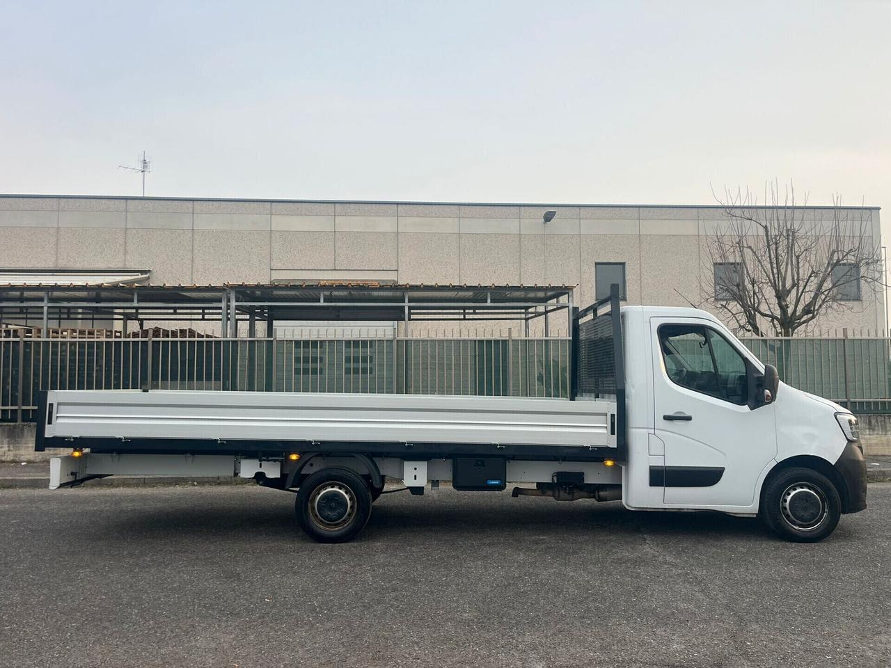 RENAULT MASTER 2.3DCI 165CV CASSONE 5.40 METRI