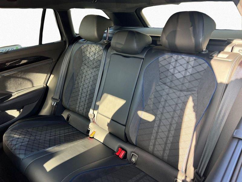 Volkswagen Passat 2.0 TDI 150 CV SCR EVO DSG R-Line Black Style