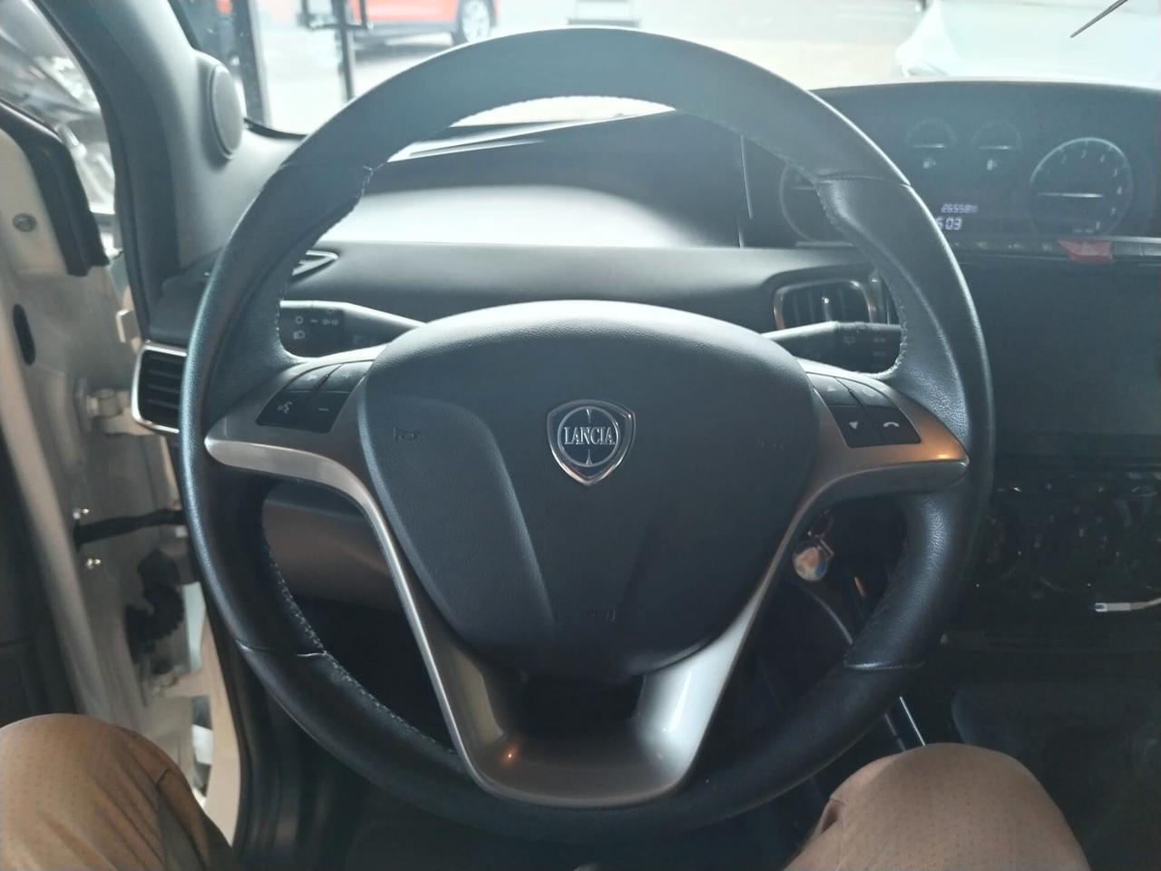 Lancia Ypsilon Hybrid Gold