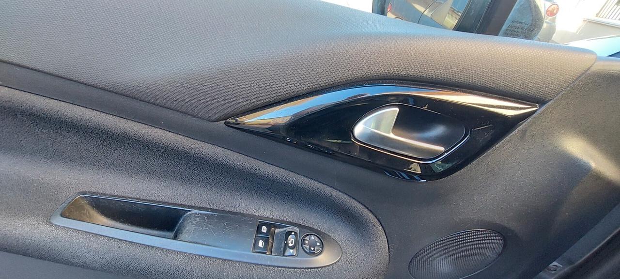 DS3 CONNECTED SPORT CHIC 1,6 DIESEL 75 CV NAVI LEGA SENSORI RETROCAMERA STRAFULL OPTIONAL