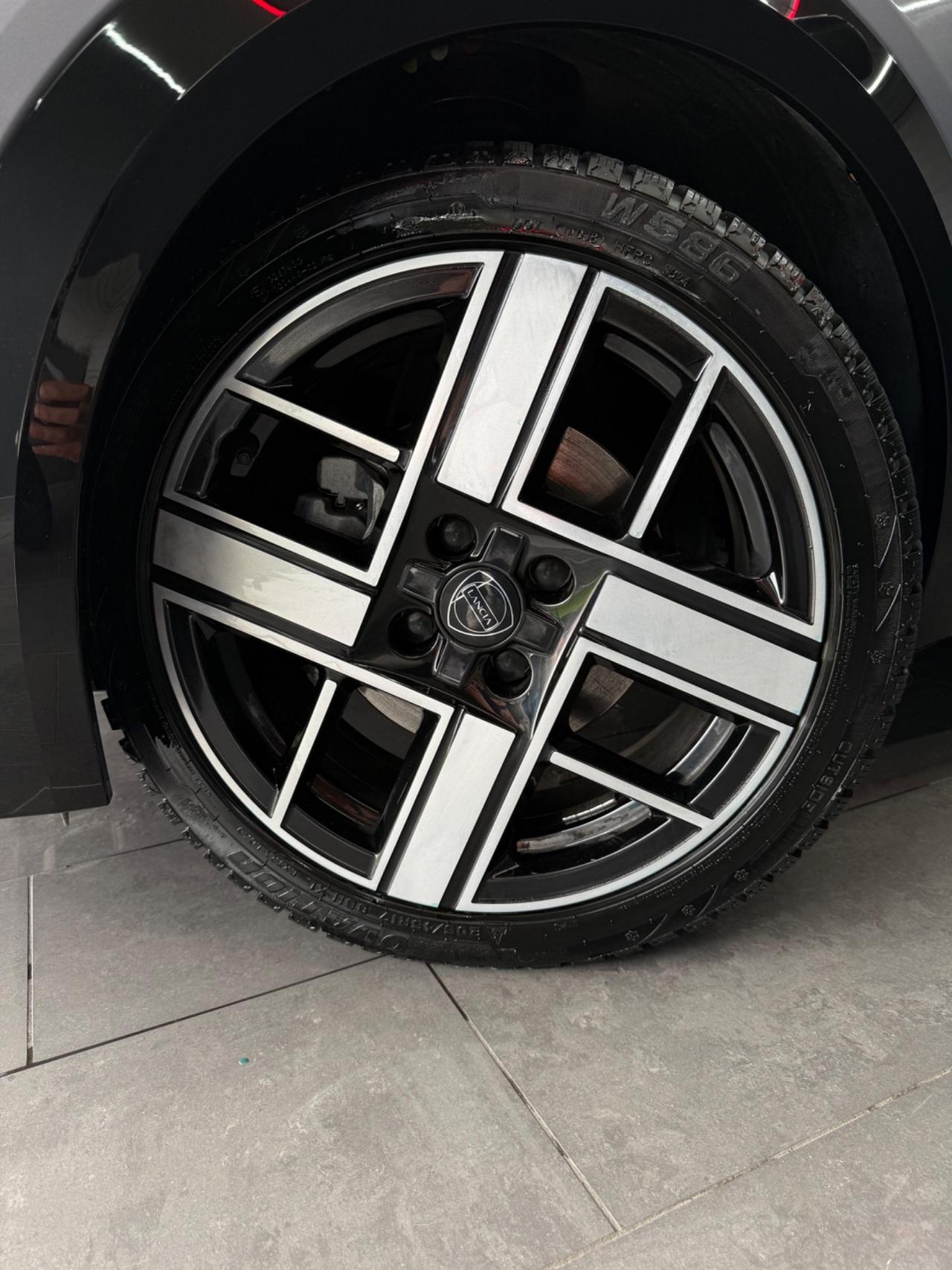 Lancia Ypsilon 1.2 Hybrid Edizione Cassina